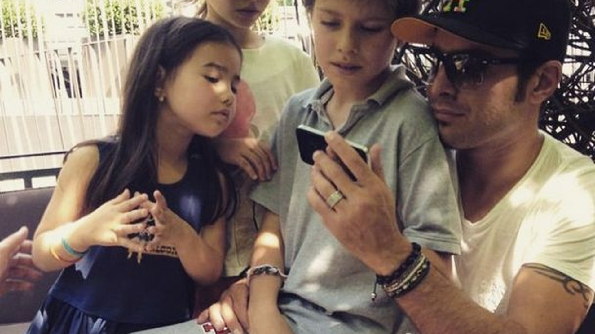 Adrian Mutu şi-a întâlnit băieţii! Mario, mesaj pentru soţia ”Briliantului” după vizita făcută frăţiorului lui