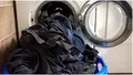 Cum să speli rufele negre ca să nu se decoloreze. Acesta e tipul de detergent pe care e bine să-l folosești