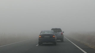 Avertizare de ceaţă pentru Bucureşti şi 11 judeţe. Autostrăzile A1, A2 şi A3 şi mai multe drumuri naţionale, vizate şi ele de ceaţă. Ce recomandă Poliţia