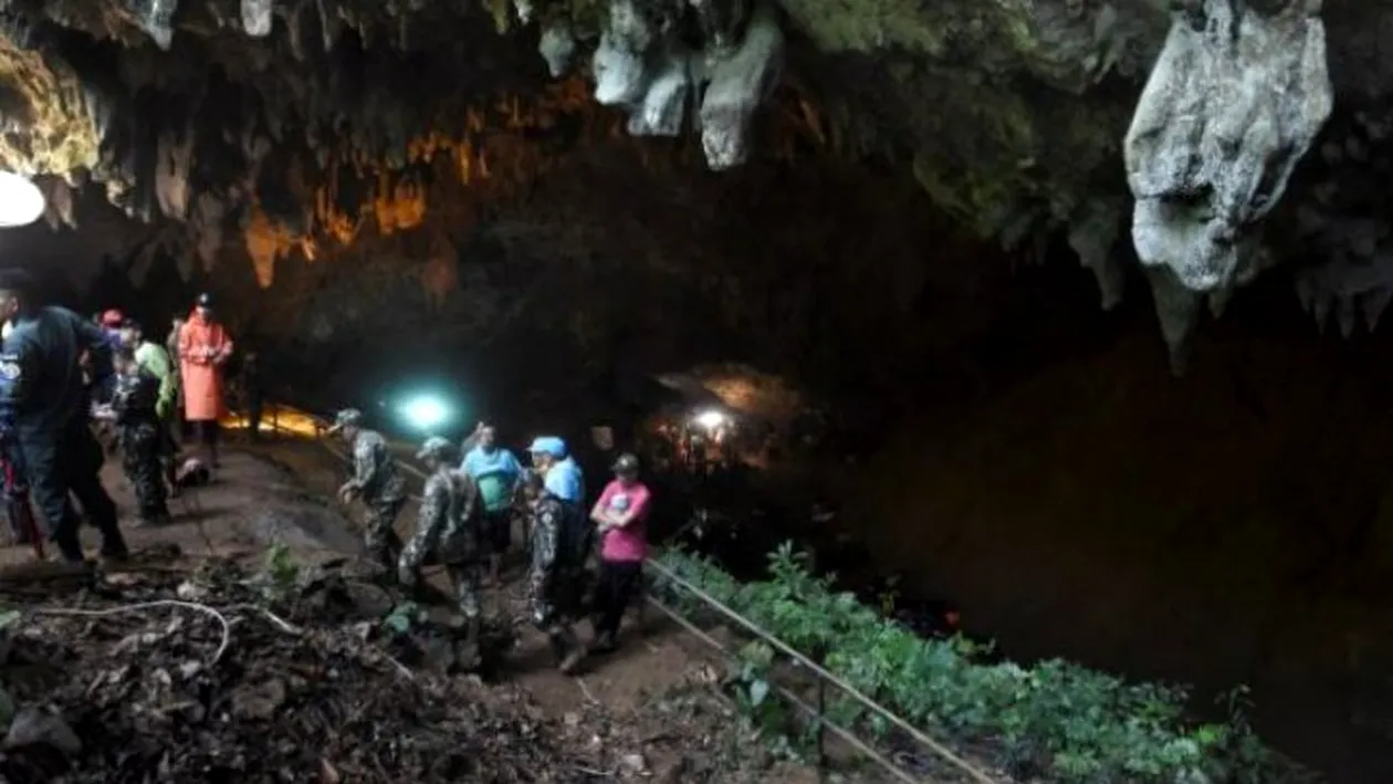 Cei 13 sportivi blocați în peștera din Thailanda au fost salvați