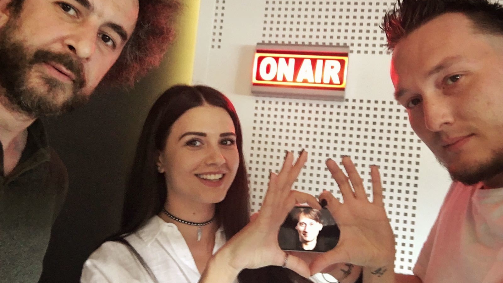 Marius Manole, susţinut de colegii de la Smart FM în finala de la "Uite cine dansează": "Ia arată-le tu, tată, cine..."