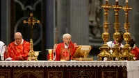 La Vatican a început conclavul pentru alegerea următorului Papă. Ce se întâmplă în interiorul Capelei Sixtine