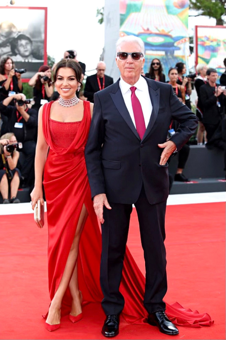 Romina și Piero Ferrari au strălucit pe covorul roșu de la Veneția 
( Sursa foto: GettyImages )