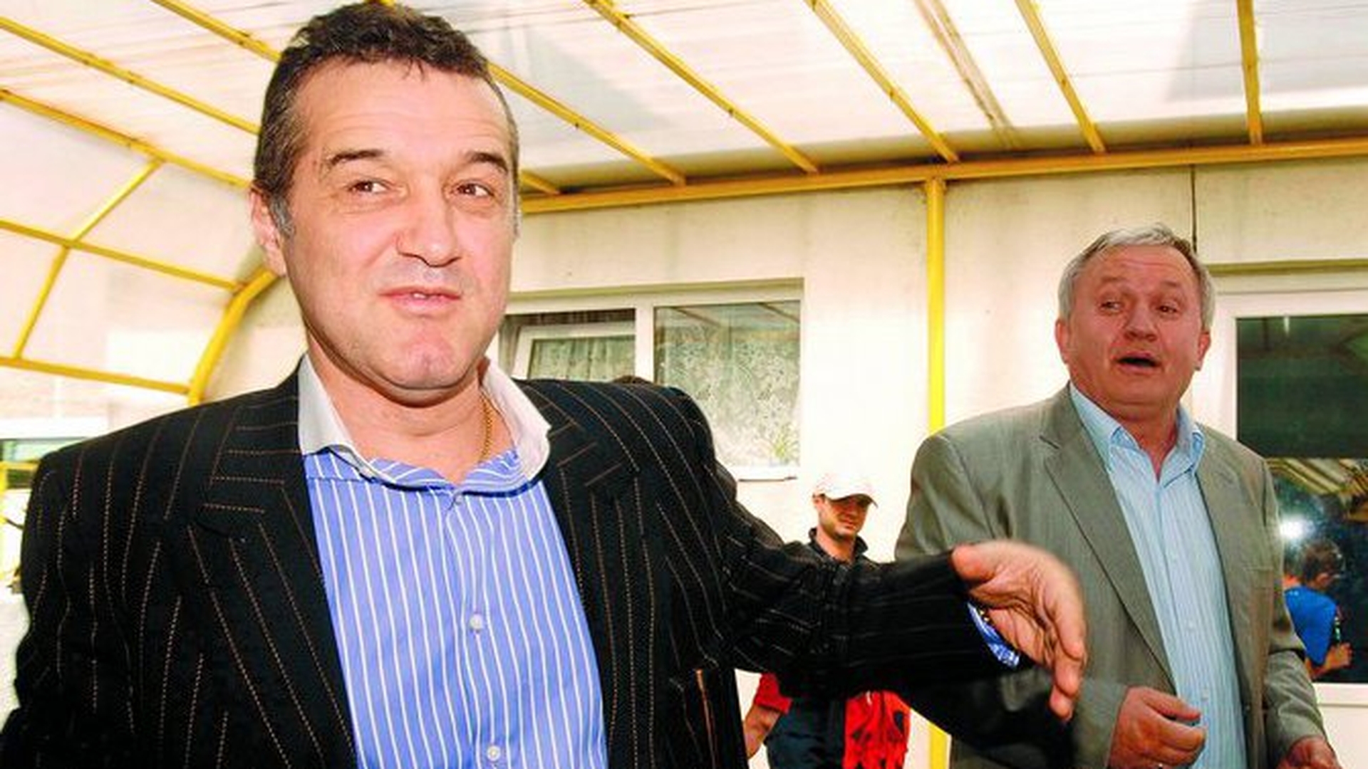 Porumboiu ii mai pregateste o teapa lui Becali