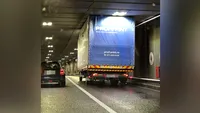 Ziua și incidentul! Camion blocat în Pasajul Unirii! Traficul a fost restricționat