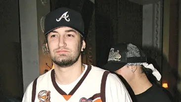 Smiley isi invita fanii de pe Facebook sa filmeze urmatorul lui videoclip