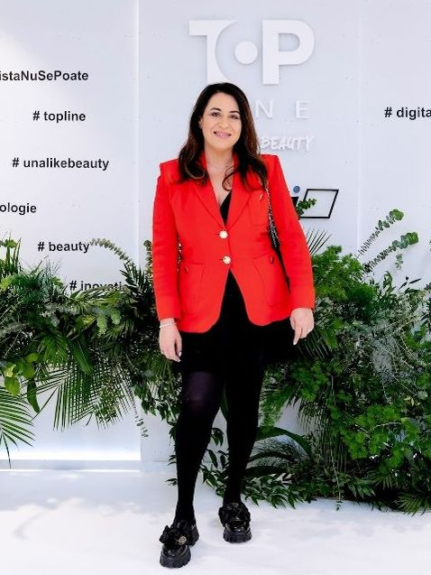 Cadoul inedit primit de Oana Roman de la Isa. Momente emoționante în fața lui Petre Roman