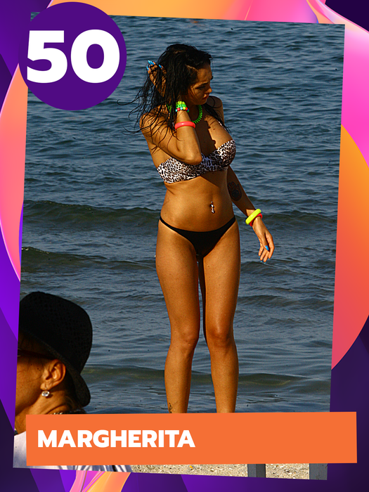 Cine o face mai bine? Cosmina Păsărin, Adelina Pestrițu, Anna Lesko sau Simona Trașcă? TOP 50 fete care se luptă cu părul, în costum de baie
