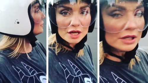 Nu ai văzut-o niciodată așa! Cristina Cioran, o tură cu motorul prin București după ce a plecat de la Acces Direct