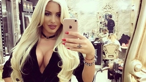 Loredana Chivu, ipostază incendiară împreună cu iubitul! A renunţat la sutien şi s-a suit călare pe el