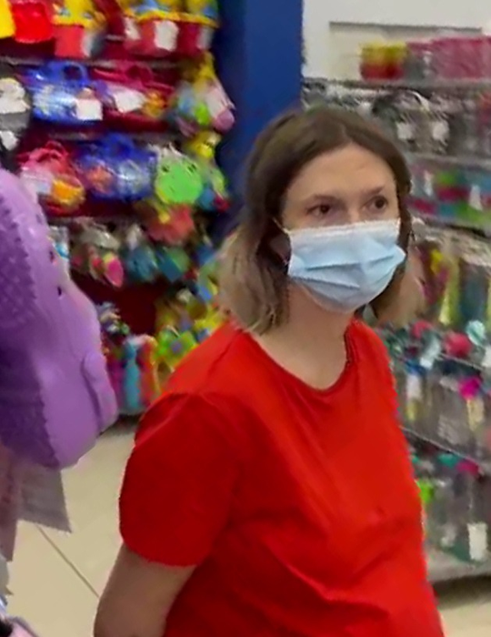 Adela Popescu însărcinată cu al treilea copil, la cumpărături