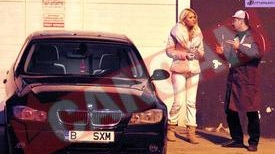 Simona Sensual circula cu masini de imprumut