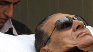 Hosni Mubarak s-a rănit la cap după ce a alunecat în cabina de duş a închisorii