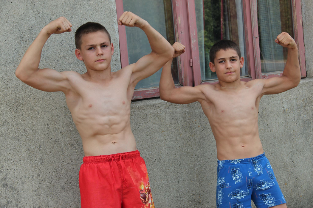 Giuliano Stroe împlinește în curând 17 ani și este un adolescent pasionat de box, la fel ca fratele lui, Claudio