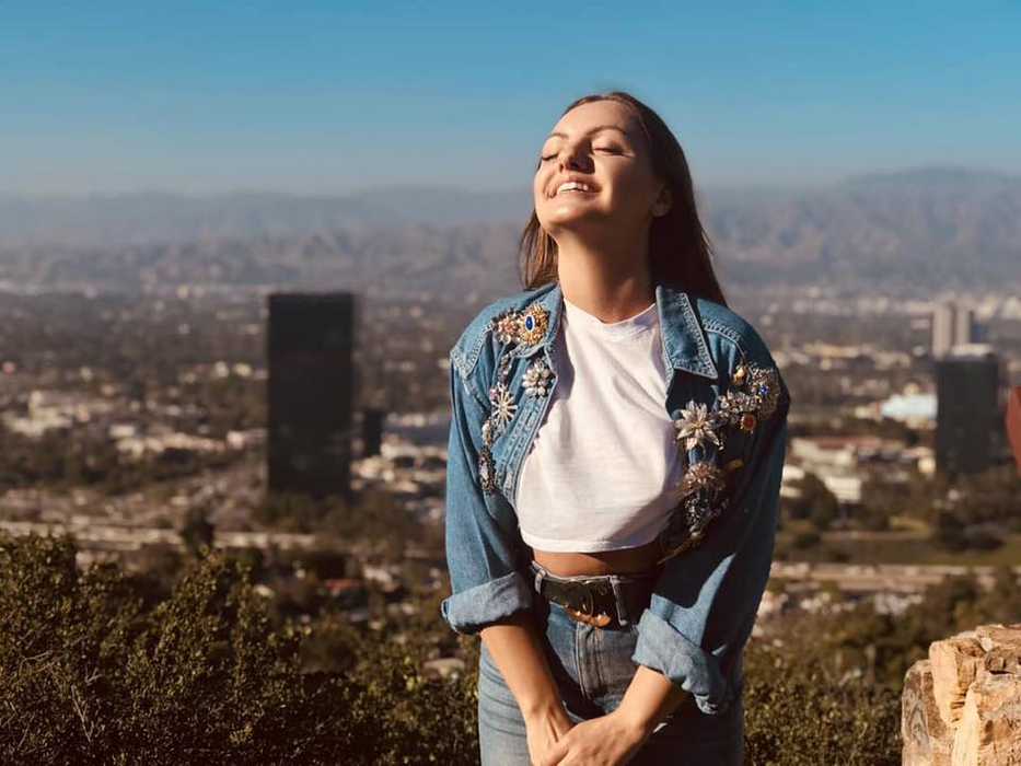 Alexandra Stan și-a pozat zonele intime de la mică distanță, iar fanii „și-au lipit” ochii de ecranele telefoanelor