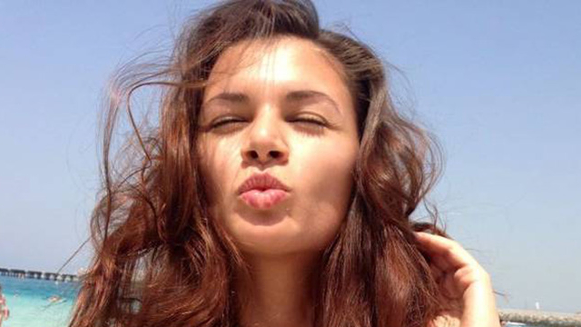 Ramona Gabor a iesit asa imbracata pe o plaja din Dubai! Vedeta a atras toate privirile cu aceasta tinuta