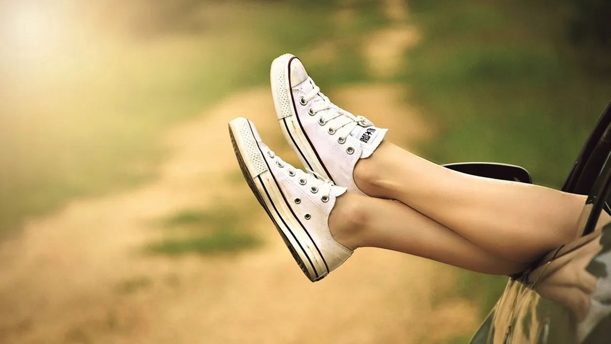 Incredibil! Gestul făcut de două tinere care se aflau într-un autoturism. Au fost amendate de către autorități