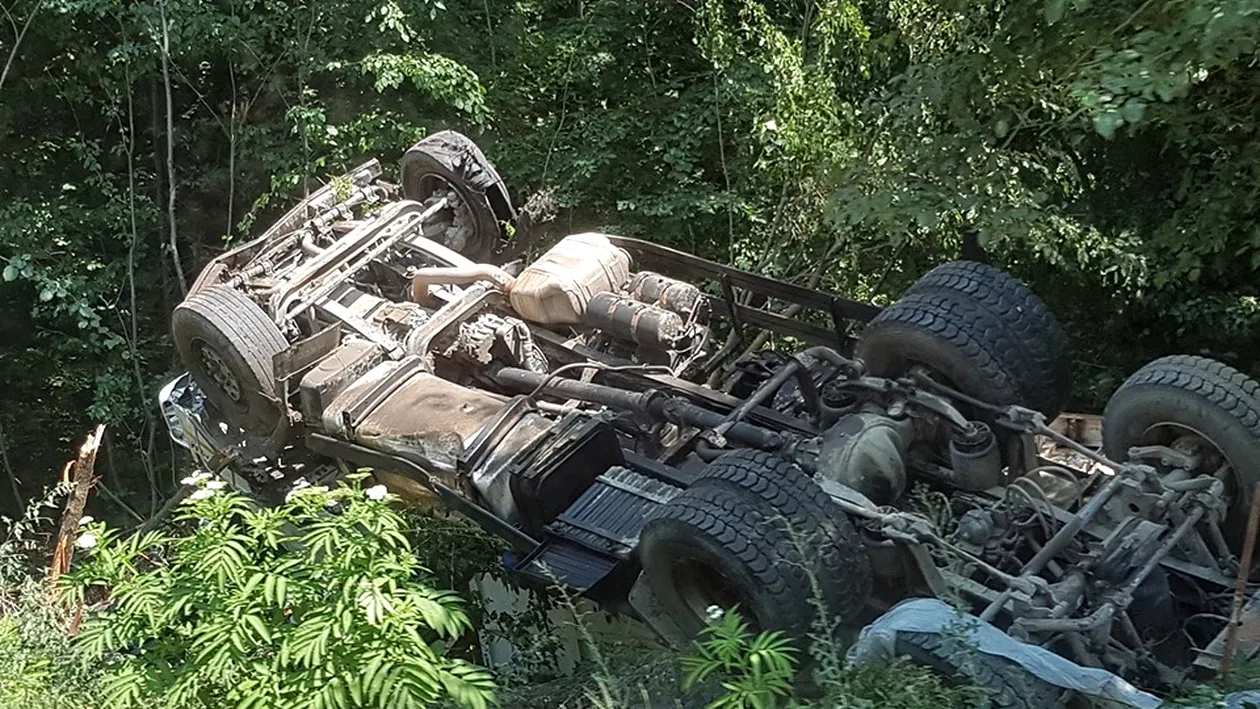Accident grav pe Autostrada A 1, în Giurgiu. Un camion s-a răsturnat, doi oameni au fost răniți
