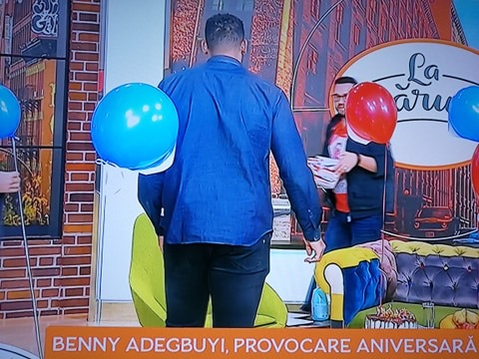 Imagini demențiale cu Benny Adegbuyi! E legat la ochi și sparge baloane cu chipul lui Badr Hari