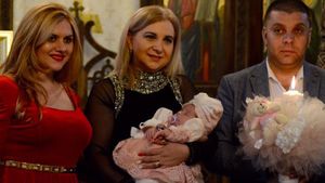 CARMEN ŞERBAN a dat 10.000 euro pentru a boteza o fetiţă! Imagini de la eveniment