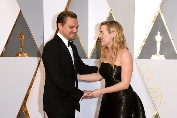 O femeie bolnavă de cancer care a refuzat tratamentul pentru că era însărcinată a fost salvată de Kate Winslet şi Leonardo Dicaprio! Ce i-au spus la telefon când au sunat-o