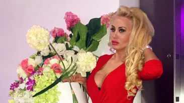 KIM KARDASHIAN ar fi geloasă dacă ar vedea-o! Vezi cum arată posteriorul proaspăt operat al SIMONEI TRAŞCĂ în costum de baie