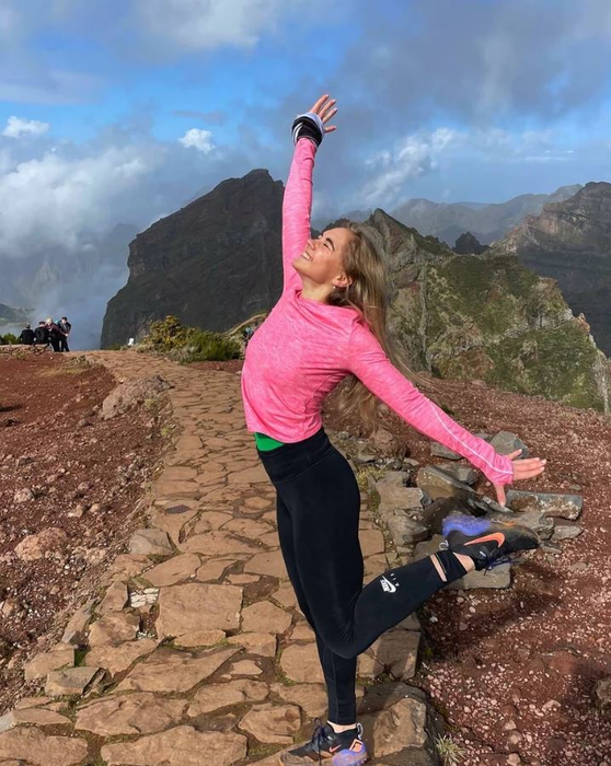 A vrut să îşi facă un selfie, dar a sfârşit tragic. Gimnasta Natalia Stichova a murit/ sursă foto: Instagram