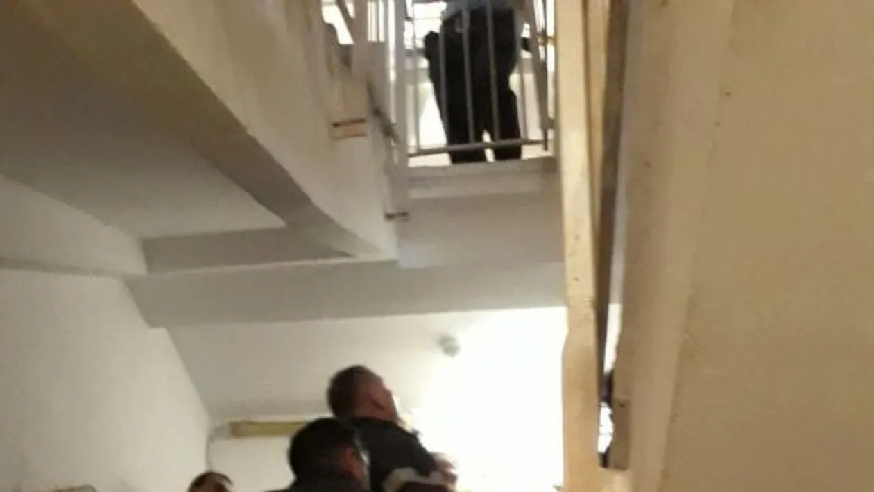 Constanţa: Un bărbat de 69 de ani a murit după ce a căzut în casa scării din blocul în care locuia