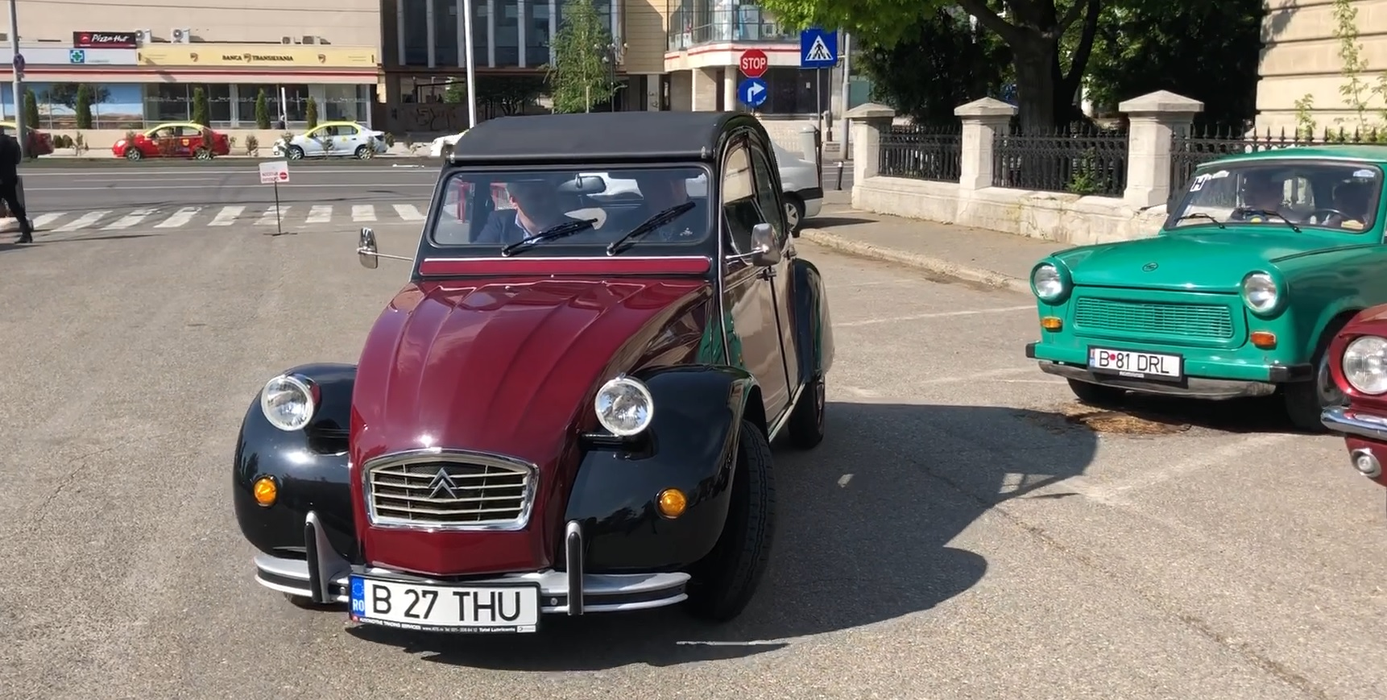 Călin Popescu Tăriceanu, la bordul Citroenului său "Doi Cai"