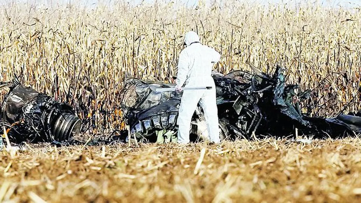 A fost gasita cutia neagra a avionului MiG 21 LanceR prabusit langa Calarasi