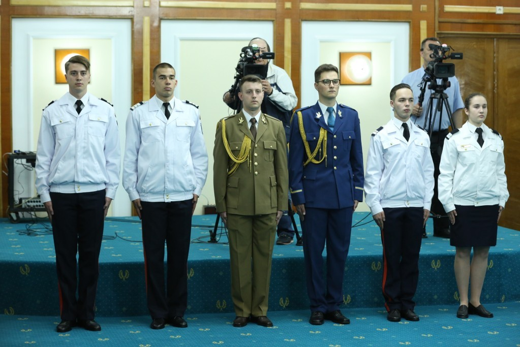 Cezara la ceremonia de la MInisterul Apărării