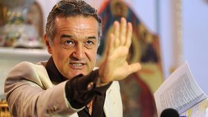 Becali, la manastire, fiicele sale la petrecere pana in zori! Vezi ce au facut Alexandra si Teodora in ziua de Paste!