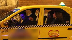 Zed a ”lovit” la dublu la 4 dimineaţa! A consumat o noapte cu Denisa Nechifor, s-a hârjonit cu alta, dar…
