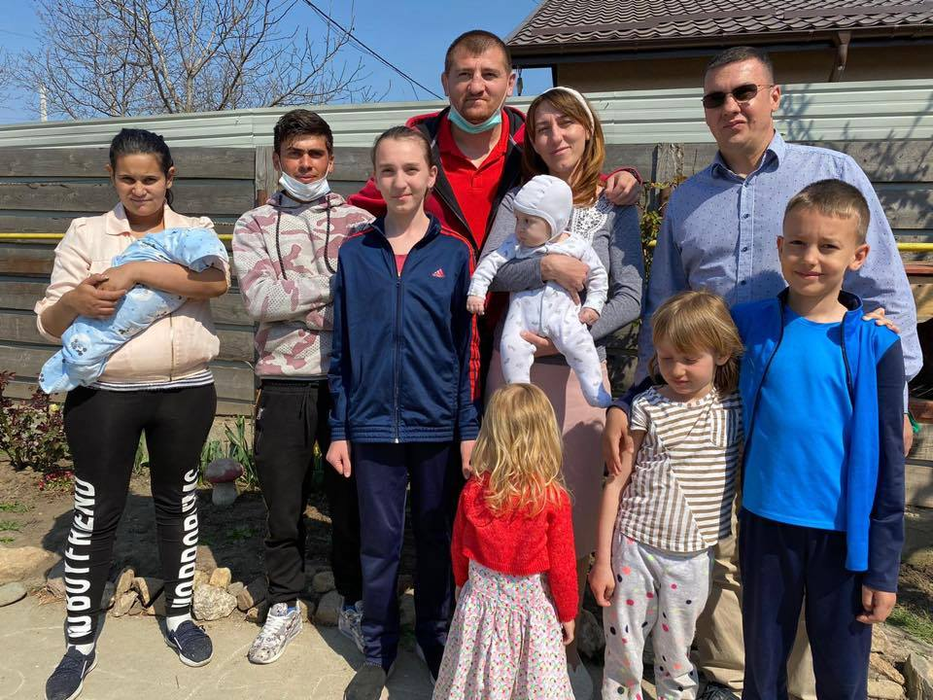 Tânărul care a fost la maternitatea din Iași, pe cal, pentru a-și vedea copilul nou-născut, s-a angajat. Cătălin Moroșanu i-a schimbat viața lui Sergiu
