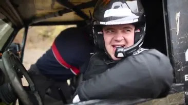 Video spectaculos! Uite-l pe Costel Casuneanu cum ridica masina de teren pe doua roti la raliul Harghitei