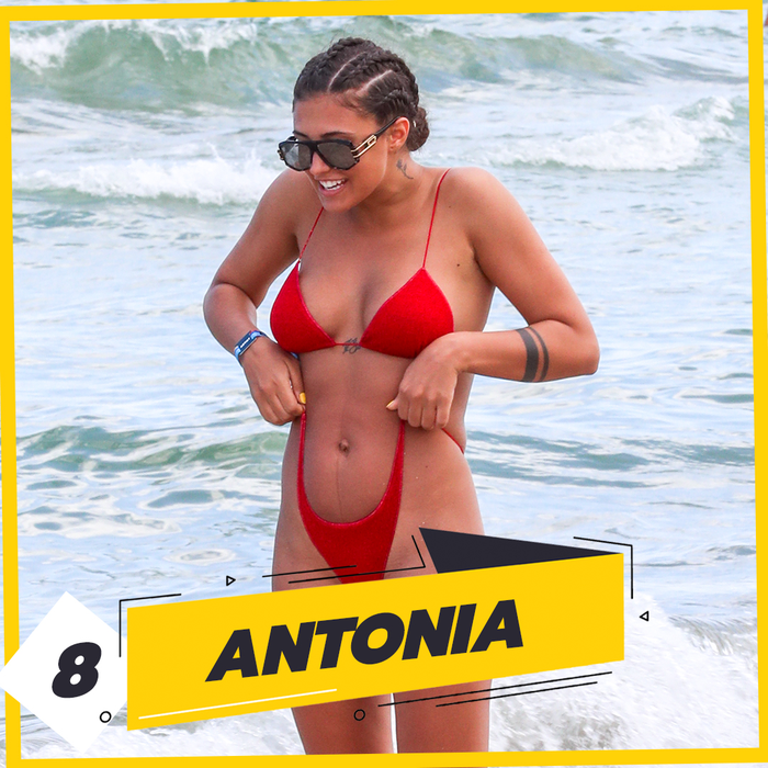 TOP 50 – Vedete din showbiz-ul românesc cu cele mai mari silicoane. Despre unele dintre ele, nici nu știa că au implanturi. Pe ce locuri sunt Andreea Marin, Bianca Drăgușanu, Antonia și Andreea Mantea