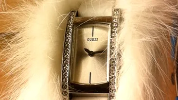 Andreea Ibacka a pus ochii pe un ceas kitschos si blanos! Vezi aici cum arata!