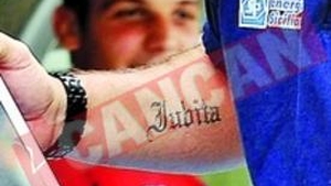Zenga si-a tatuat "Iubita" pe bratul drept