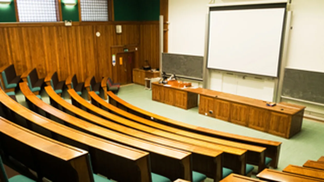 O profesoara de matematica din Mehedinti face furori pe Internet intr-un film porno