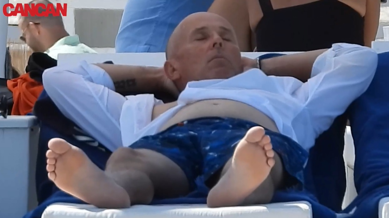 "Garcea" a adormit în "post"