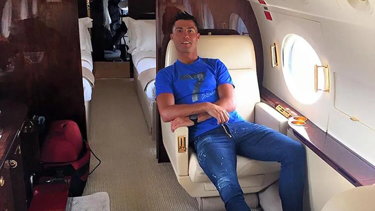 CRISTIANO RONALDO, fotografiat în timp ce îmbrăţişa una dintre cele mai sexy femei de pe planetă! E mai în vârstă decât el, dar... 
