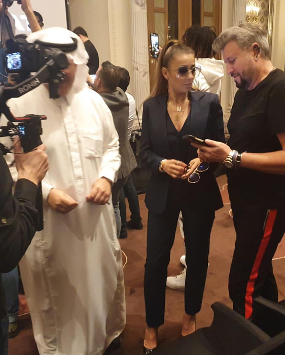 Anamaria Prodan îşi trăieşte viața de femeie liberă în Dubai! Cum a fost surprinsă sexy impresara alături de musculoșii Superkombat