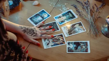 Cartea de Tarot a zilei de 2 ianuarie 2026. Cavalerul de Săbii aduce o energie intensă