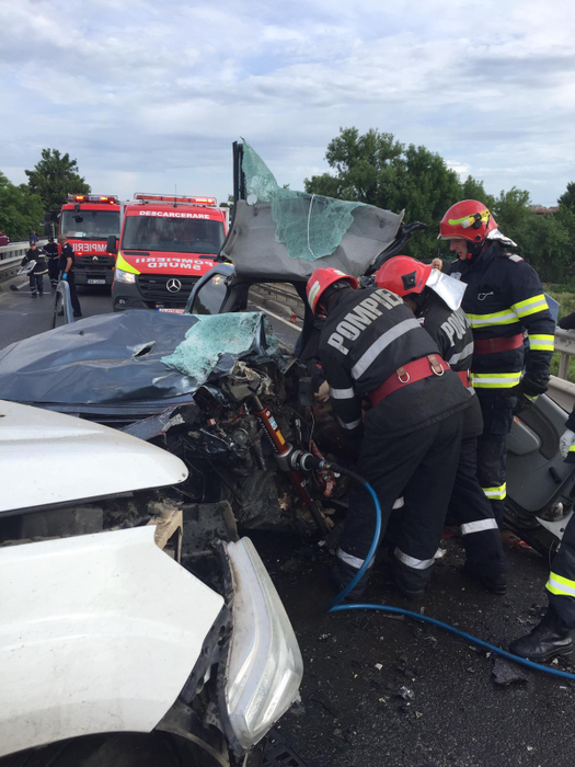 Accident mortal în Teleorman. Două persoane au murit pe loc, iar mașinile s-au făcut praf