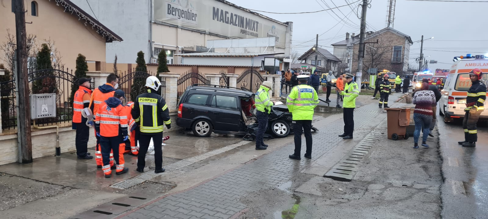 Tragedie în a doua zi de Crăciun, în Prahova. O femeie a murit, iar alte 4 persoane au ajuns la spital