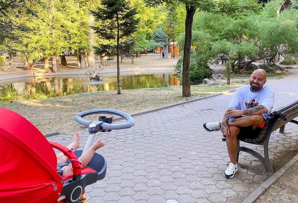 Matteo a trecut prin clipe de groază! Un copac s-a prăbușit în locul în care fiica lor se juca: „A căzut peste bancă…”