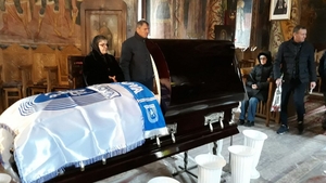 Primele imagini cu sicriul în care a fost depus trupul lui Nicolae Tilihoi. Gestul controversat făcut de apropiații fostului fotbalist în timp ce capacul era ridicat
