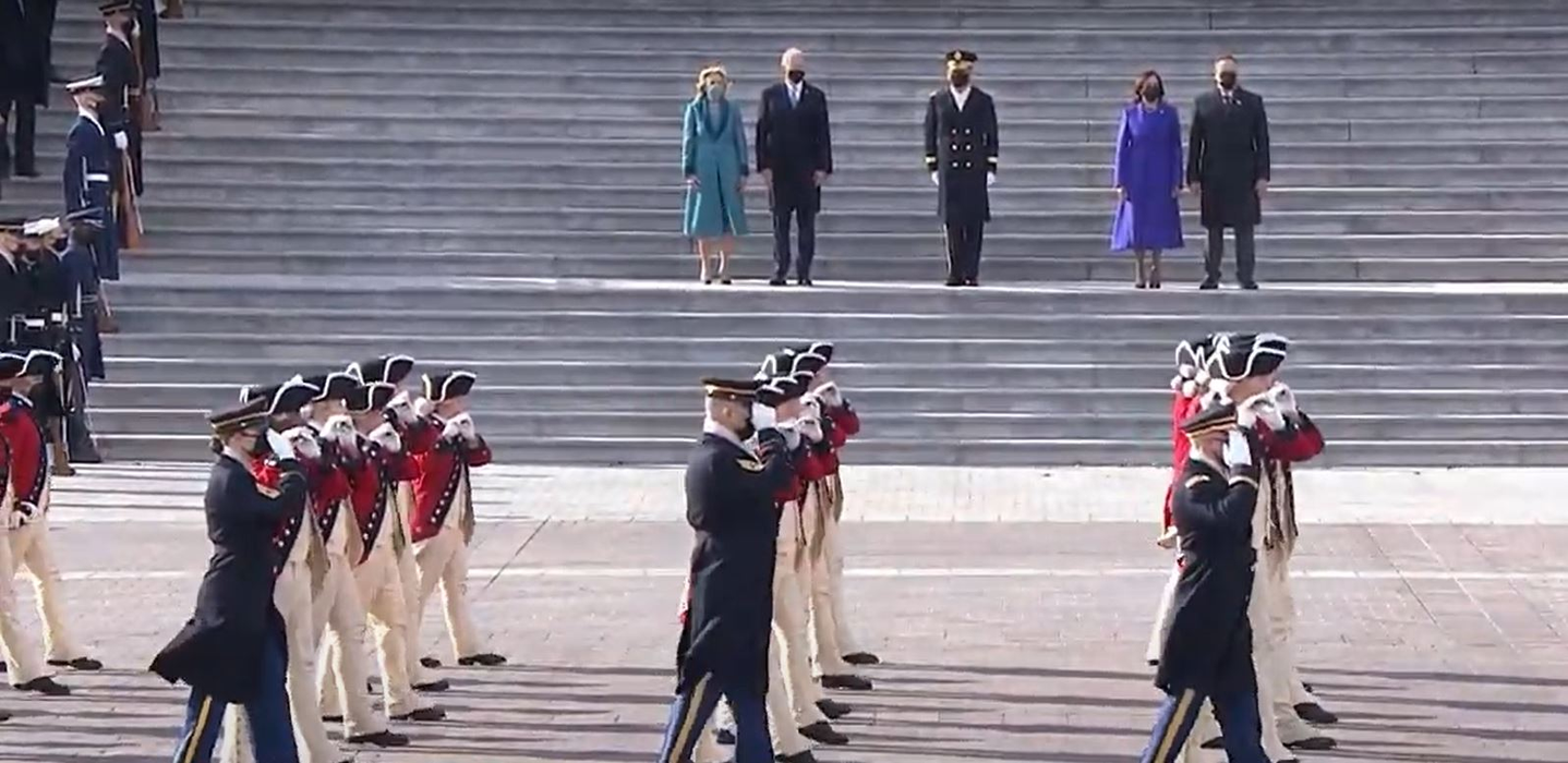Jill Biden, apariția ravisantă la ceremonia de învestire a soțului ei în funcţia de preşedinte al SUA. Melania Trump a încălcat tradiţia transferului puterii | FOTO & VIDEO