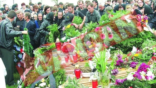 Jale mare la funeraliile victimelor accidentului de la Negreni