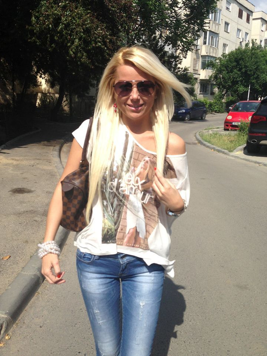 Jumătatea blondă a trupei are în prezent o familie frumoasă, dar nu a renunţat la muzică.